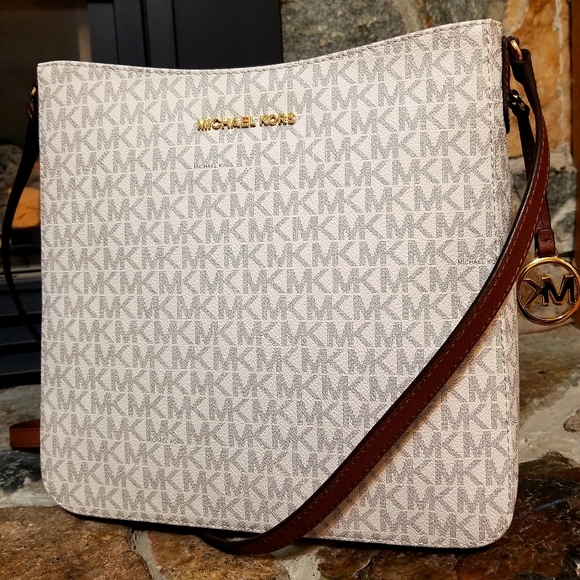 BNWT Michael Kors Logo Messenger Crossbody Bag💗 - Picture 1 of 4